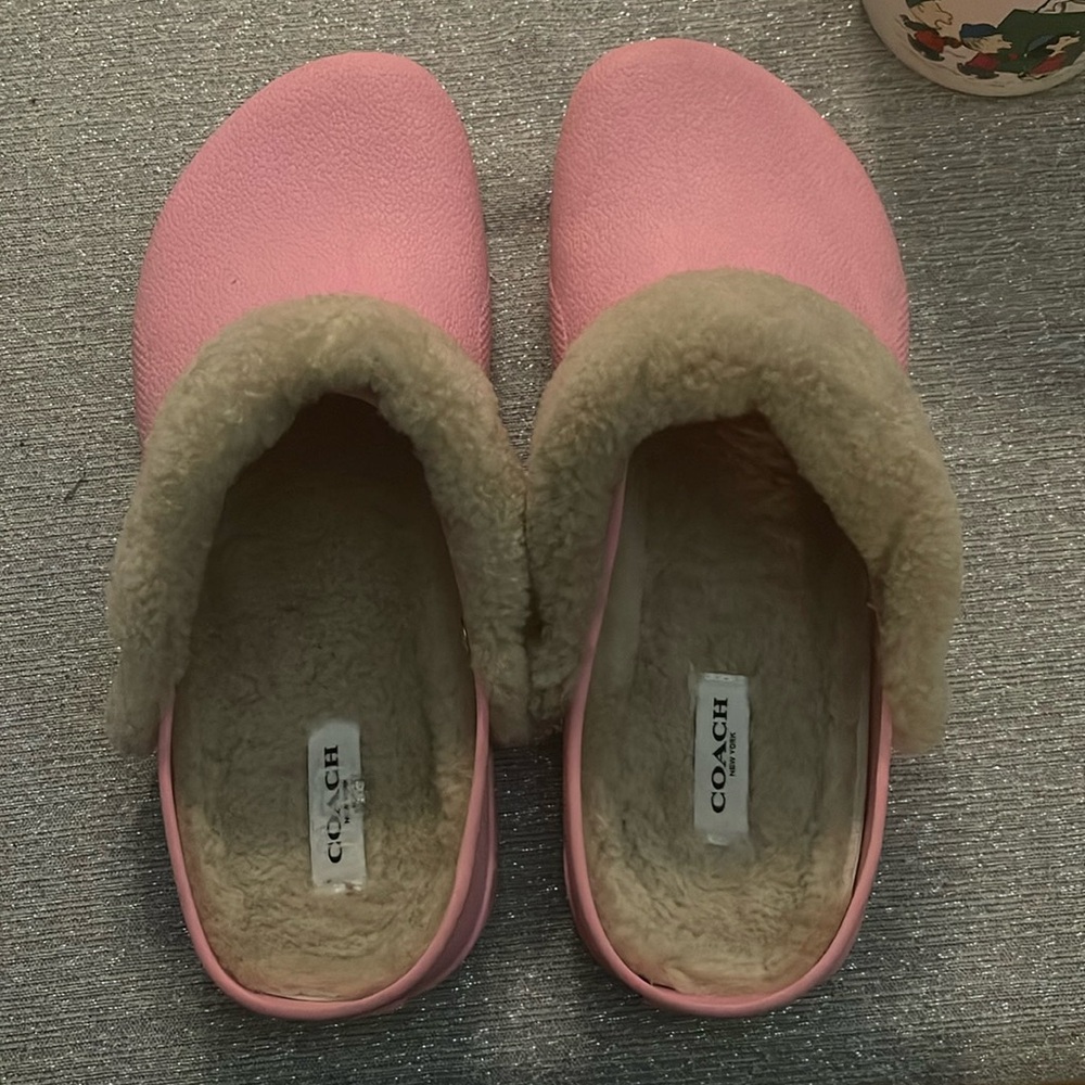 Women’s coach size 10